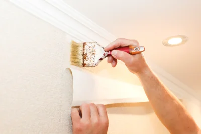 Pose de papier peint à Arue — revêtements muraux et toiles de verre
